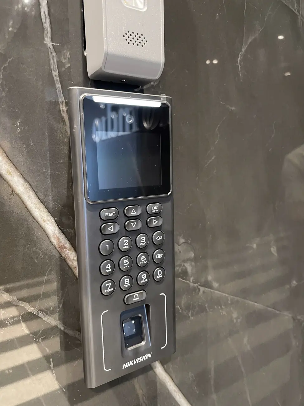 Terminal de control de acceso con huella dactilar Hikvision